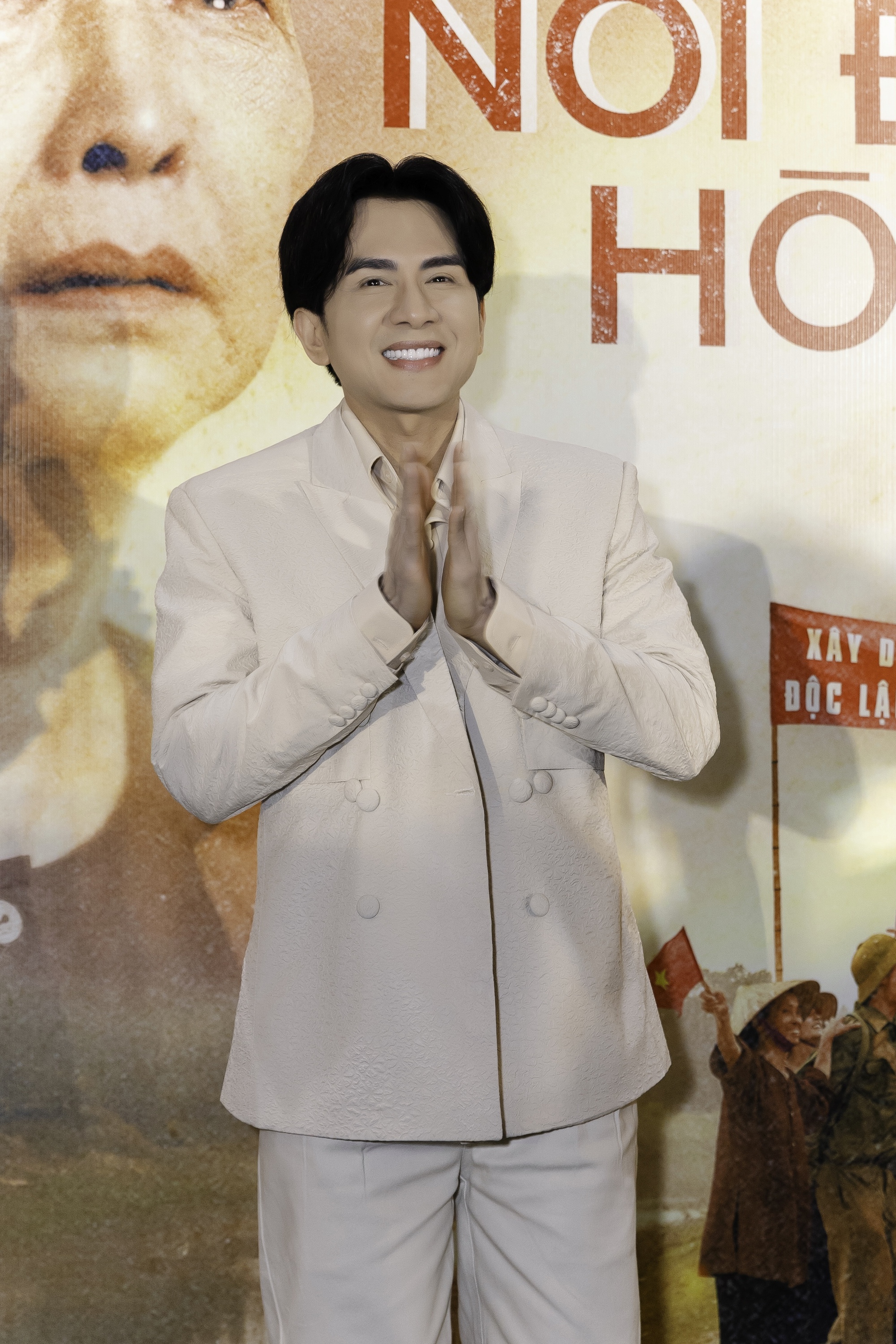 Chi Pu, Tiểu Vy, MONO... chia sẻ mất mát với Hòa Minzy giữa sự kiện, nữ ca sĩ bật khóc trong vòng tay gia đình Hoa Dâm Bụt- Ảnh 9. Chi Pu, Tiểu Vy, MONO... chia sẻ mất mát với Hòa Minzy giữa sự kiện, nữ ca sĩ bật khóc trong vòng tay gia đình Hoa Dâm Bụt- Ảnh 9.