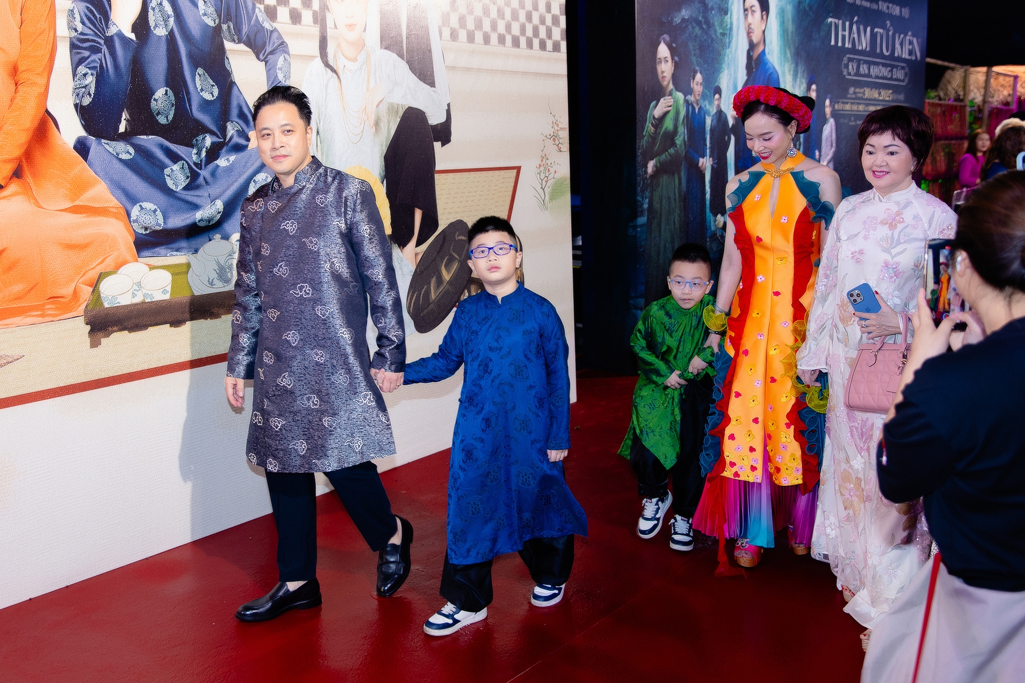 Thảm đỏ hot nhất hôm nay: Tiểu Vy - Nam Anh đọ sắc “khét lẹt”, 1 mỹ nhân gây sốc vì nhan sắc hậu giảm 20kg- Ảnh 2.