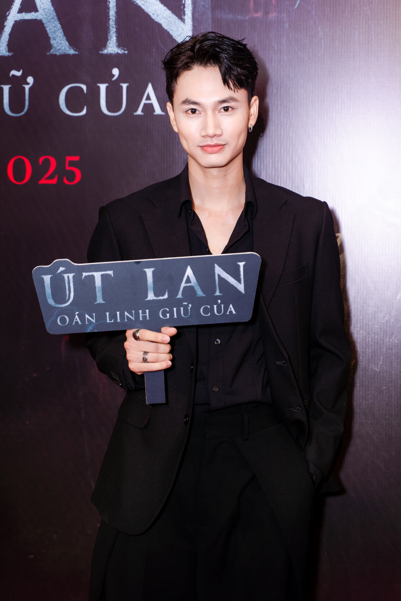 Thảm đỏ hot nhất hôm nay: Midu xứng danh chiến thần hack tuổi, một sao nữ gây sốc vì o ép vòng 1 quá đà- Ảnh 15.