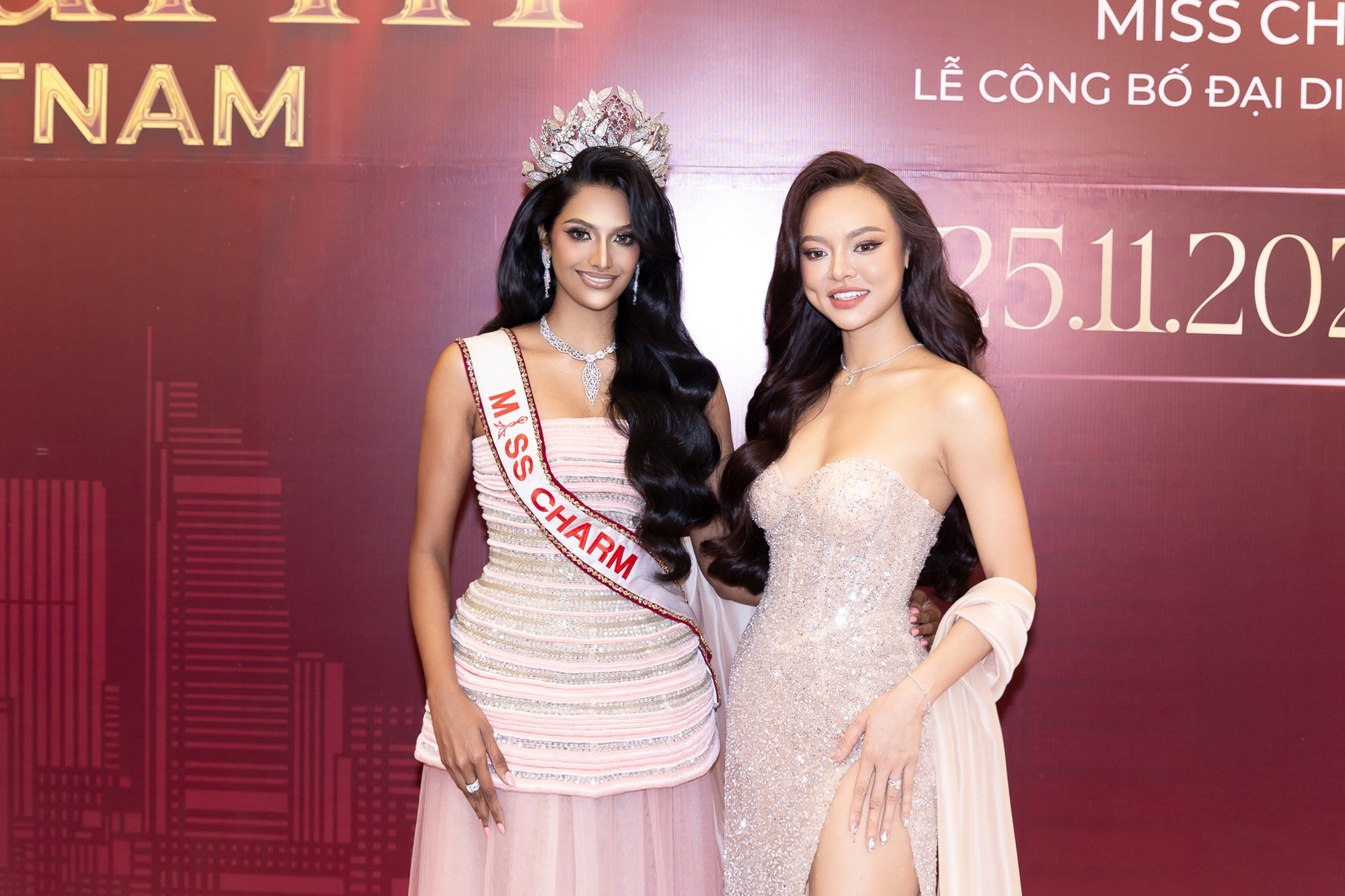 Mai Ngô khoe vòng 1 nóng bỏng, trổ tài Mai Ngô khoe vòng 1 nóng bỏng, trổ tài