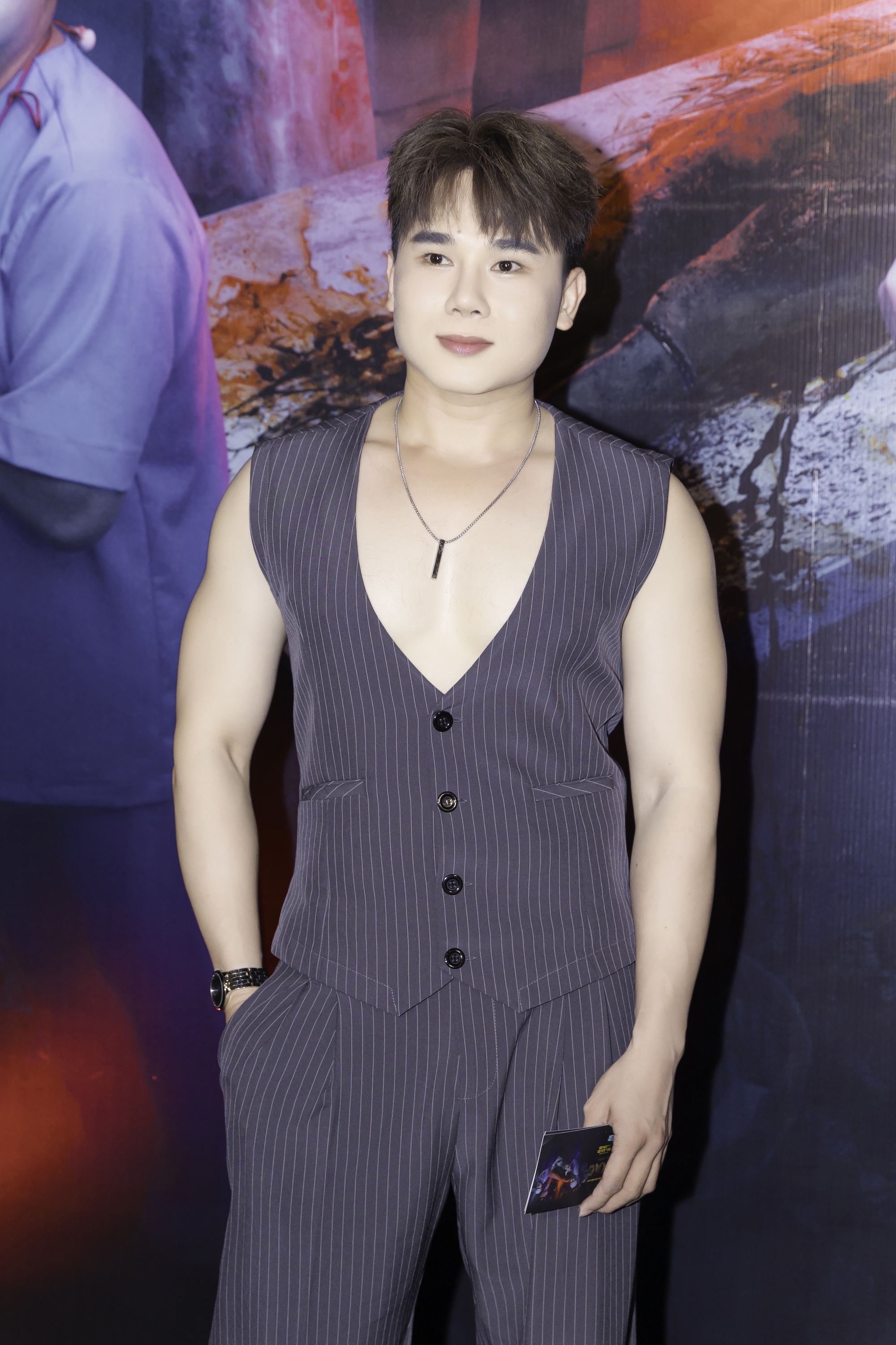 Clip hot: 1 sao nữ Vbiz bỏ chạy khỏi thảm đỏ khiến cả ekip nháo nhào- Ảnh 9. Clip hot: 1 sao nữ Vbiz bỏ chạy khỏi thảm đỏ khiến cả ekip nháo nhào- Ảnh 9.