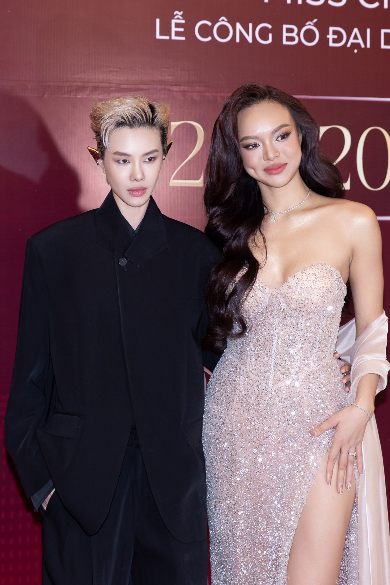 Mai Ngô khoe vòng 1 nóng bỏng, trổ tài Mai Ngô khoe vòng 1 nóng bỏng, trổ tài