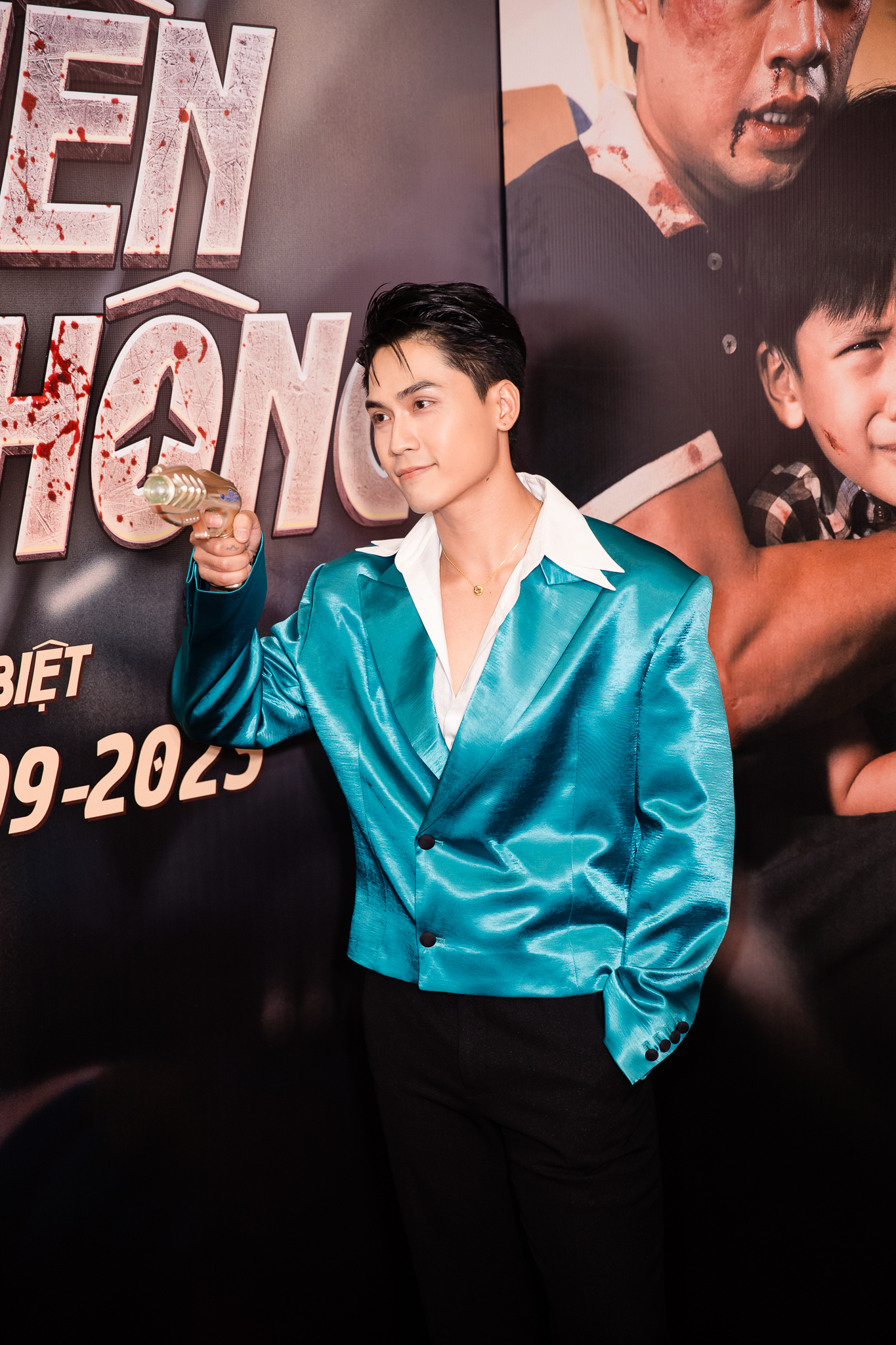 Siêu thảm đỏ hot nhất hôm nay: Minh Hằng - Lý Nhã Kỳ đọ sắc nét căng, dàn sao Mưa Đỏ visual cháy khét mọi khung hình- Ảnh 4.