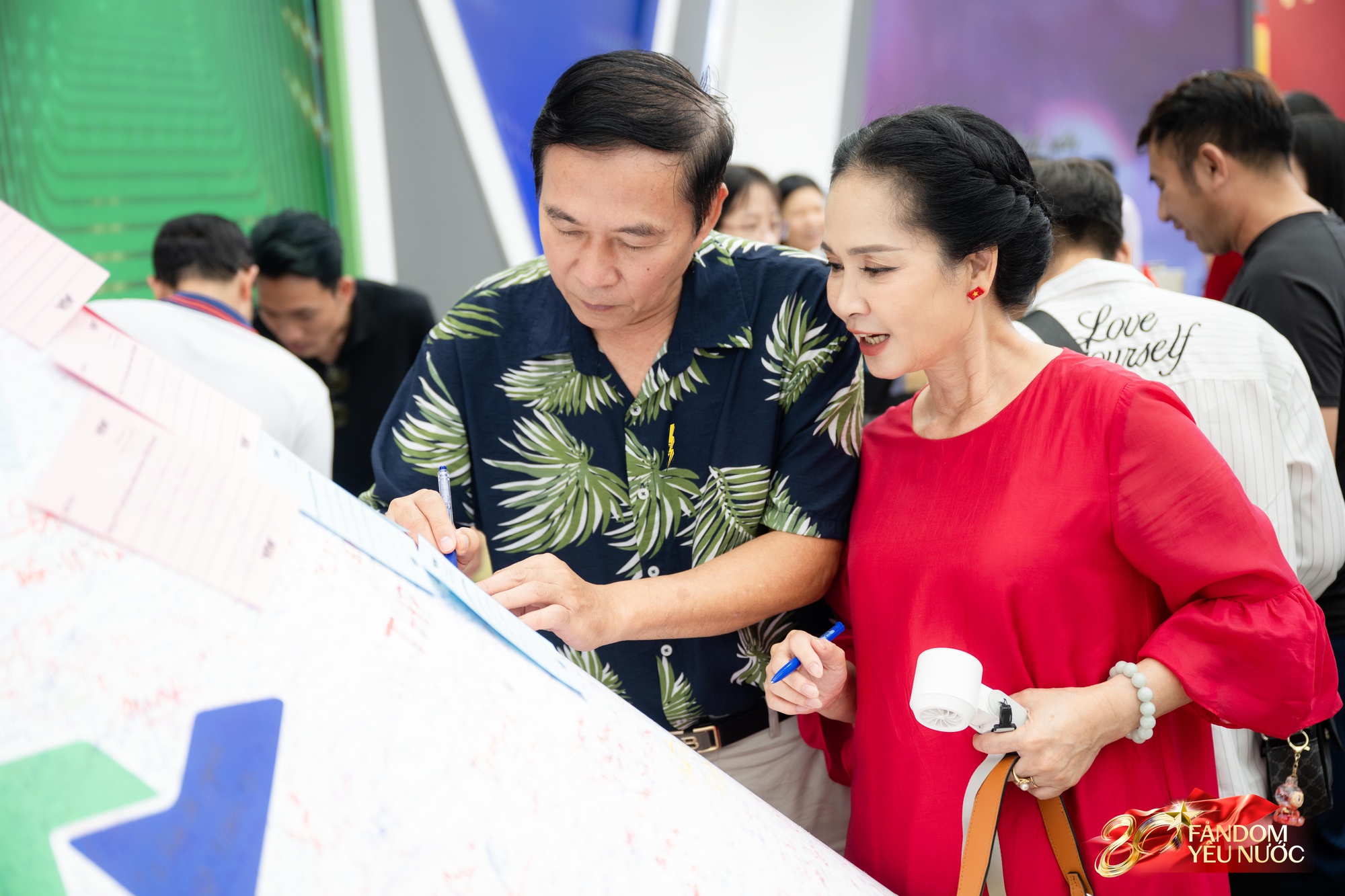 Dàn sao Việt tại Triển lãm Thành tựu đất nước: Phương Oanh - Shark Bình sánh đôi, 1 sao nữ 42 tuổi đang hot khoe visual quá xinh!- Ảnh 9. Dàn sao Việt tại Triển lãm Thành tựu đất nước: Phương Oanh - Shark Bình sánh đôi, 1 sao nữ 42 tuổi đang hot khoe visual quá xinh!- Ảnh 9.