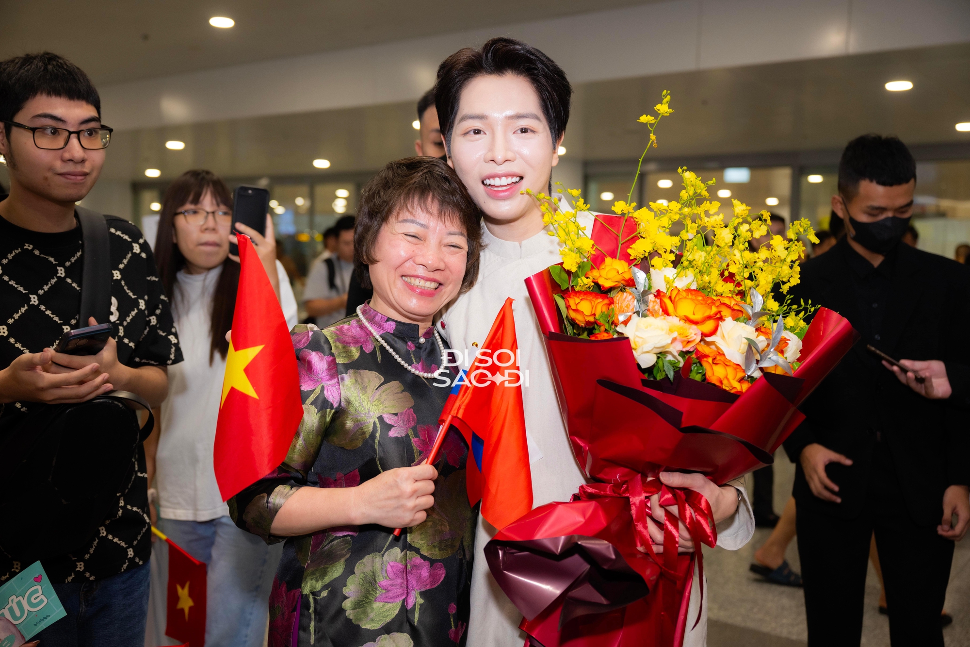 Mẹ Đức Phúc lên tiếng về tranh cãi của con trai- Ảnh 2.