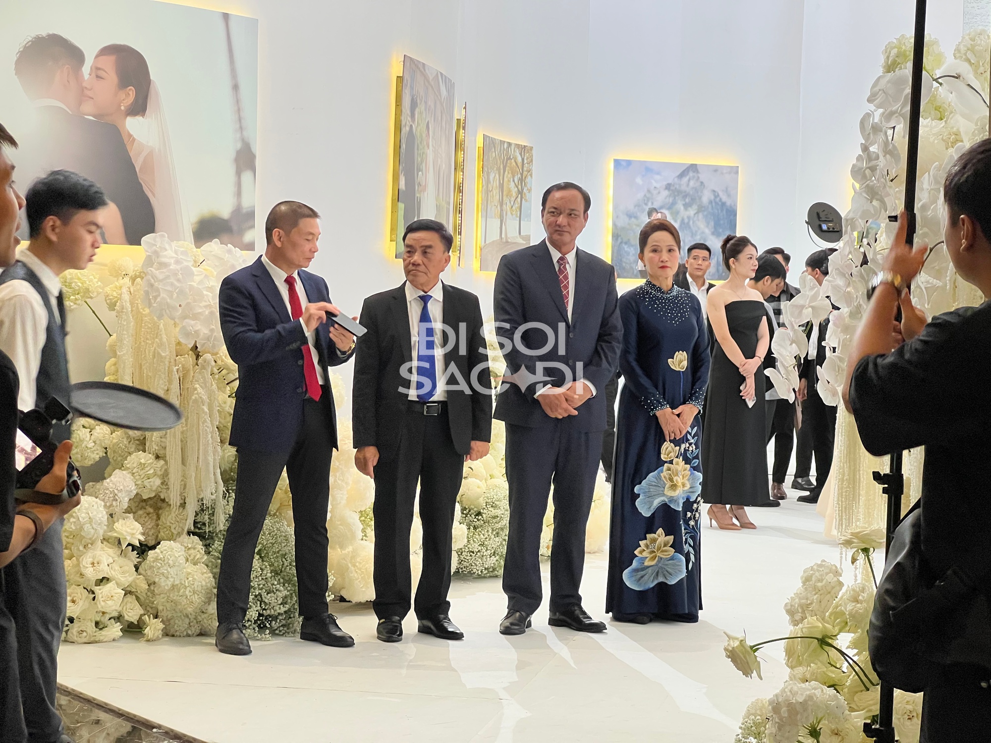 Đám cưới Hoa hậu Đỗ Hà - Viết Vương tại Hà Nội: Cô dâu ôm chồng khóc nức nở,