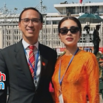 1 chi tiết đặc biệt trong bức ảnh của Hà Tăng và chồng doanh nhân khi xem diễu binh, diễu hành 30/4 gây sốt k14img3530 17460068890221857892856 242 289 605 982 crop 17460069195671887633900png