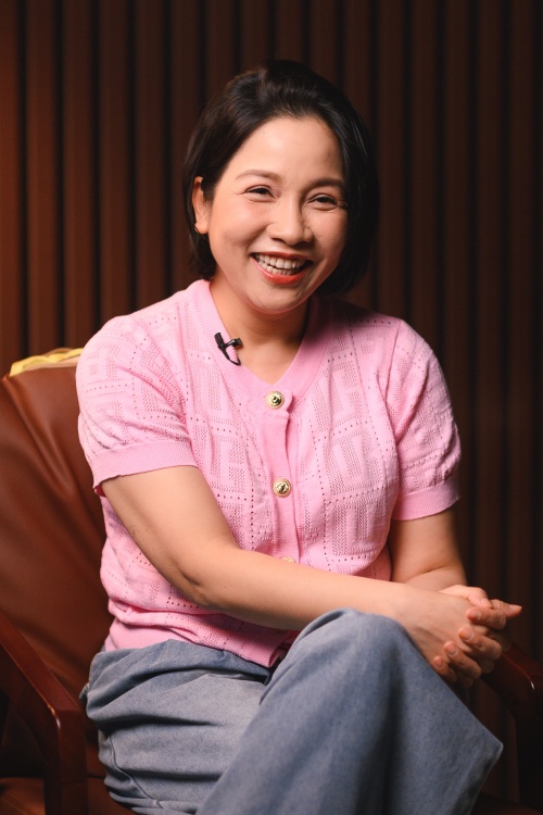 Diva Mỹ Linh nói về cột mốc sinh ra ngay sau khi đất nước thống nhất: “Hoà bình phải là đẹp nhất”- Ảnh 11. Diva Mỹ Linh nói về cột mốc sinh ra ngay sau khi đất nước thống nhất: “Hoà bình phải là đẹp nhất”- Ảnh 11.