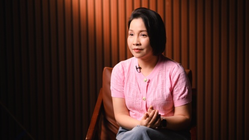 Diva Mỹ Linh nói về cột mốc sinh ra ngay sau khi đất nước thống nhất: “Hoà bình phải là đẹp nhất”- Ảnh 9. Diva Mỹ Linh nói về cột mốc sinh ra ngay sau khi đất nước thống nhất: “Hoà bình phải là đẹp nhất”- Ảnh 9.