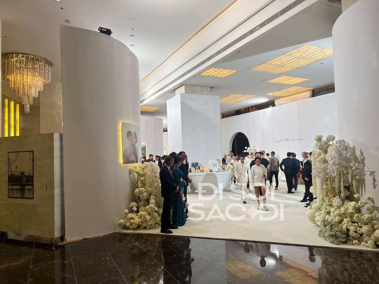 Đám cưới Hoa hậu Đỗ Hà - Viết Vương tại Hà Nội: Cô dâu ôm chồng khóc nức nở,