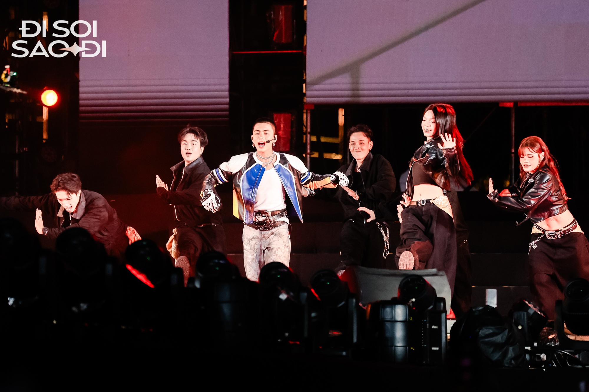 MONO hôm nay quá đỉnh: Visual đẹp từng milimet, nhún nhảy uốn éo không rời mắt được!- Ảnh 1.