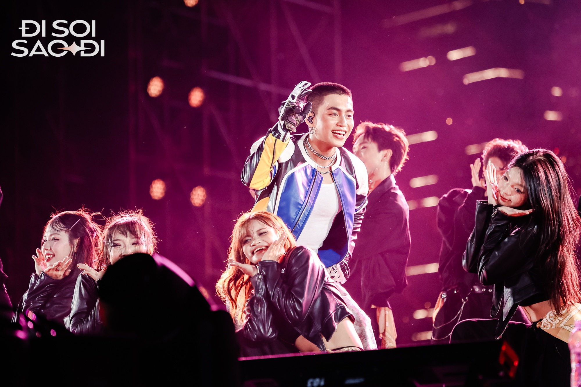 MONO hôm nay quá đỉnh: Visual đẹp từng milimet, nhún nhảy uốn éo không rời mắt được!- Ảnh 2.