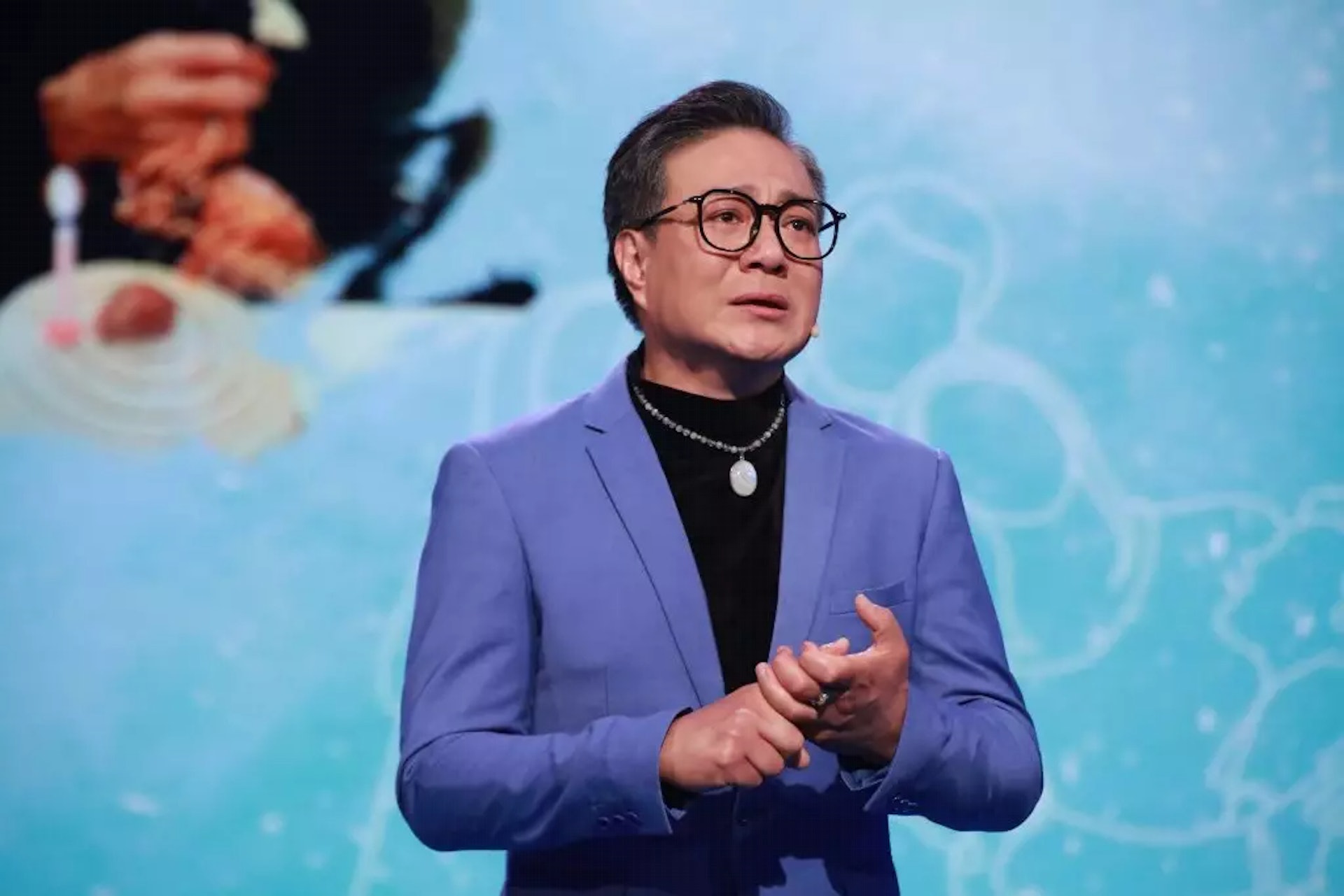 "Đông Phương Bất Bại" khiến ông trùm TVB sượng trân 10 phút trước mặt 100 đồng nghiệp k16 1743624756215870787665 1743642590482 17436425908291599418240