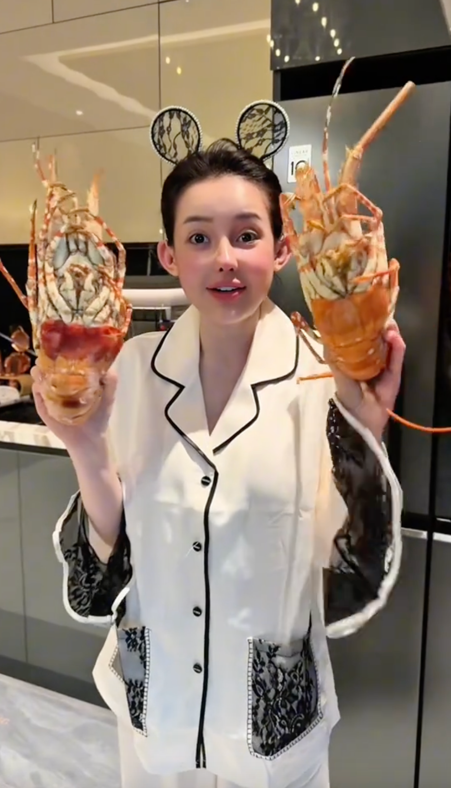 Bên trong penthouse 80 tỷ vừa bị khám xét của Ngân 98 - Lương Bằng Quang- Ảnh 7.