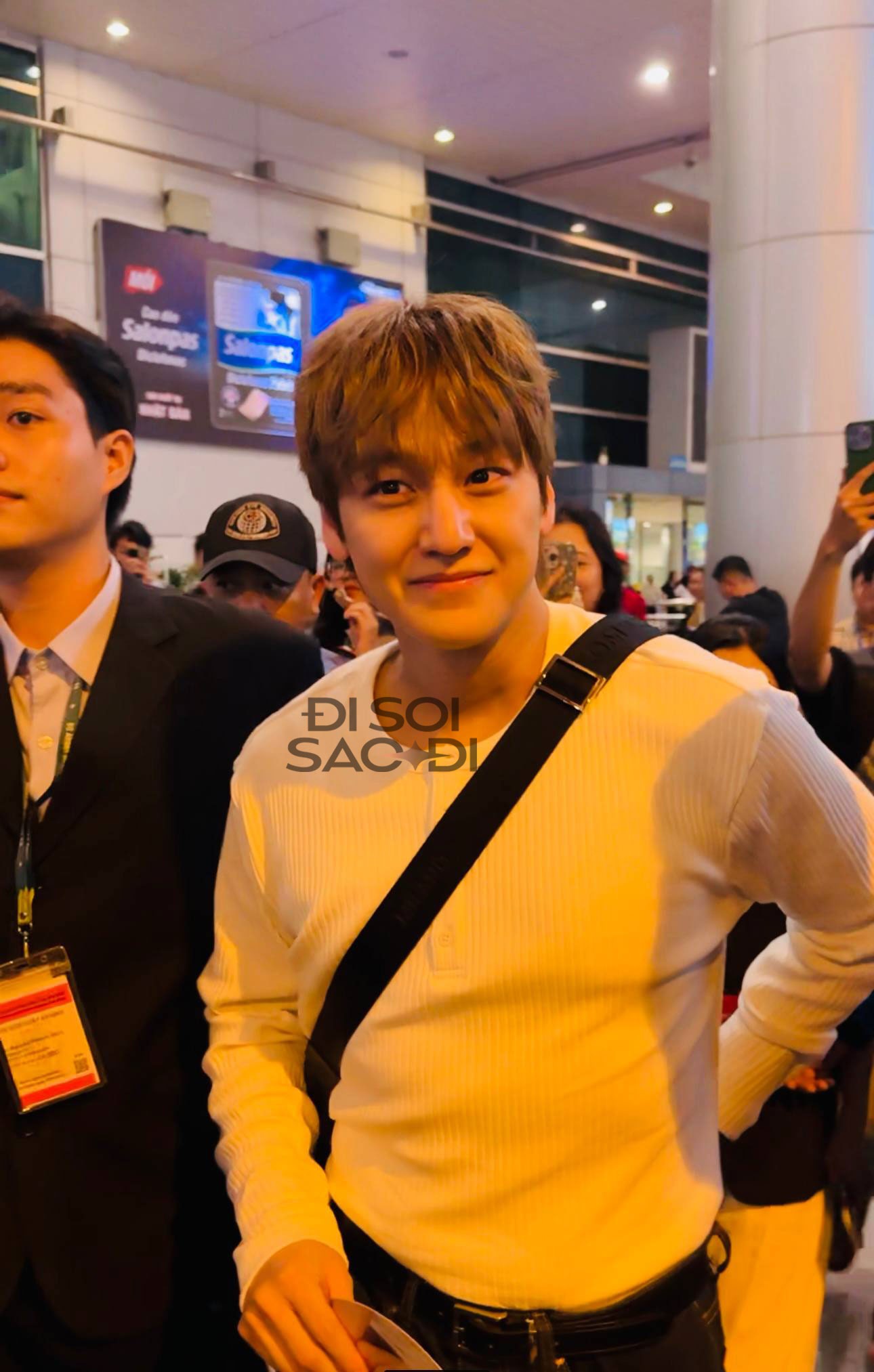 "Chàng gốm" Kim Bum khoe visual “3 không” đẹp đỉnh trên sân khấu Việt Nam, visual sau 16 năm không đổi! k3 1756400459571 175640045988328 17564422579771127348840 1756445361231 17564453615841437006666