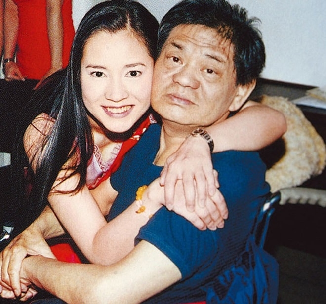 “Nữ thần gợi cảm” khốn khổ hậu rời showbiz, phải nằm ICU cấp cứu vì chỉ còn da bọc xương- Ảnh 2.