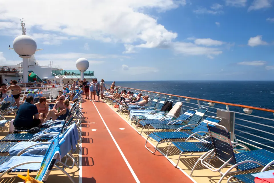 Căn bệnh bí ẩn khiến hơn 140 người đổ bệnh trên du thuyền hạng sang- Ảnh 2.