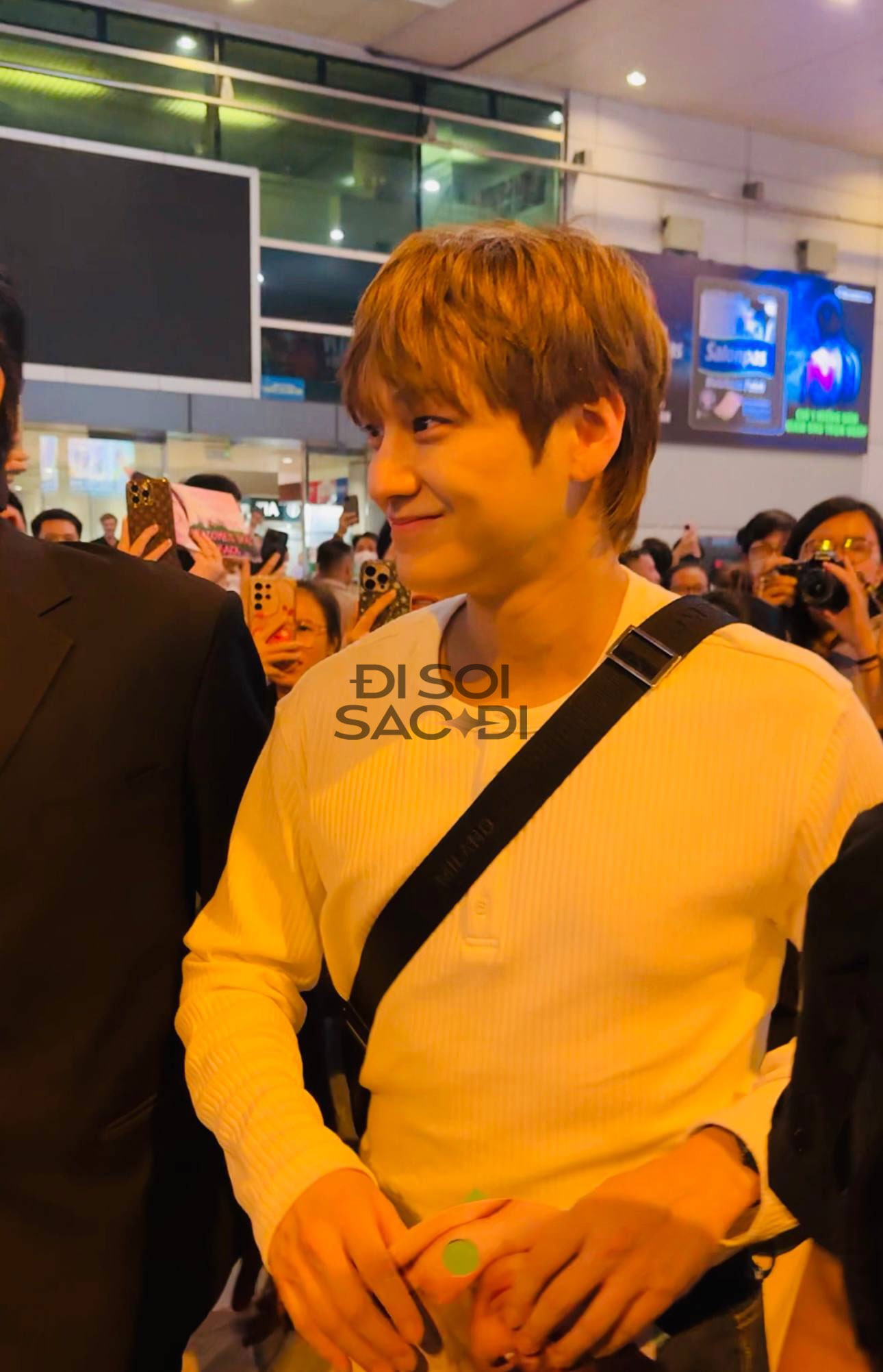 "Chàng gốm" Kim Bum khoe visual “3 không” đẹp đỉnh trên sân khấu Việt Nam, visual sau 16 năm không đổi! k5 1756400458543 175640045874612 17564422580231644380800 1756445363582 17564453638821505340014