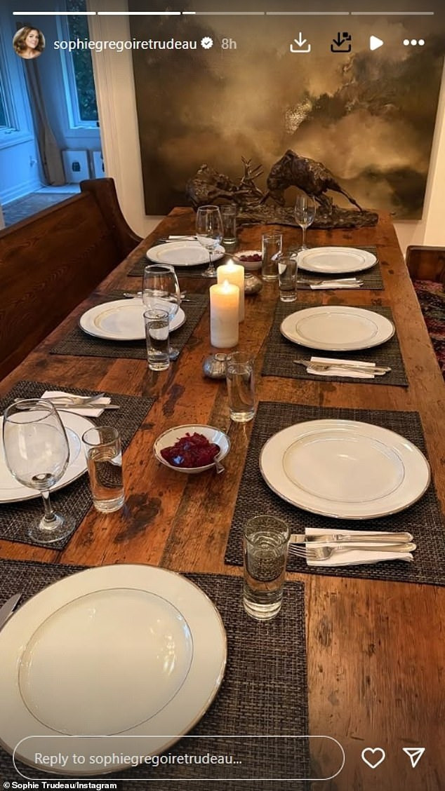 Bức ảnh Katy Perry hôn cựu Thủ tướng Canada gây sốt toàn cầu- Ảnh 5.