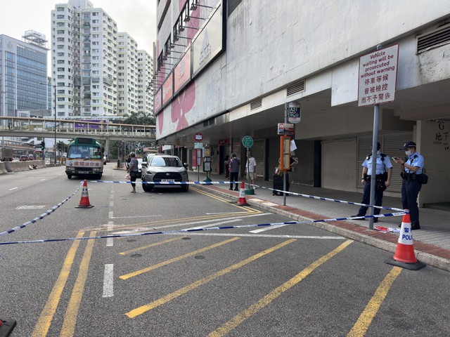 Người đàn ông rơi từ tầng cao khách sạn rồi tử vong, cảnh sát kiểm tra phòng thì sốc với cảnh bên trong- Ảnh 1.