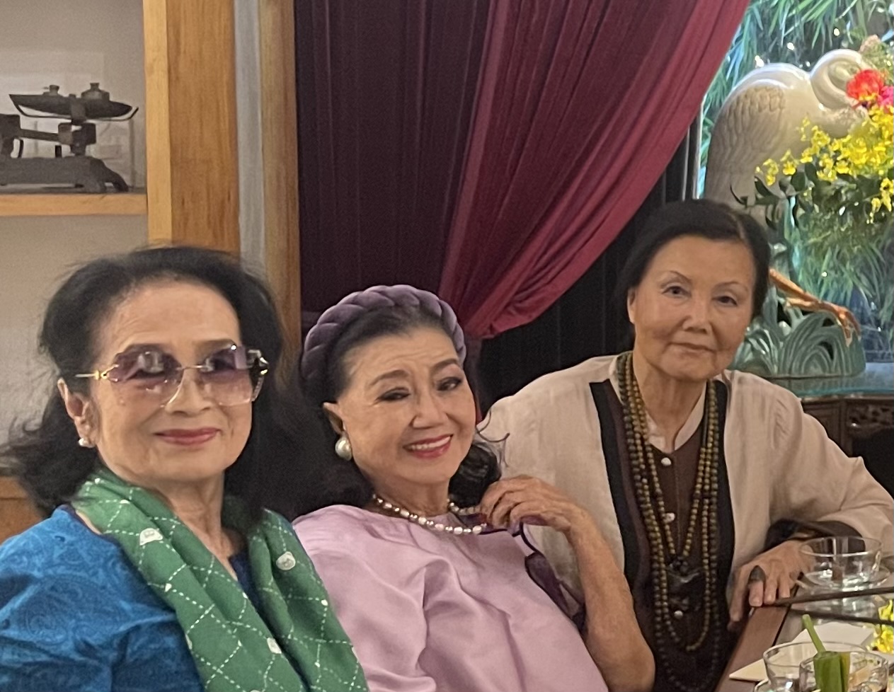 Ba minh tinh điện ảnh U90 hội tụ, 2 người là NSND- Ảnh 2. Ba minh tinh điện ảnh U90 hội tụ, 2 người là NSND- Ảnh 2.