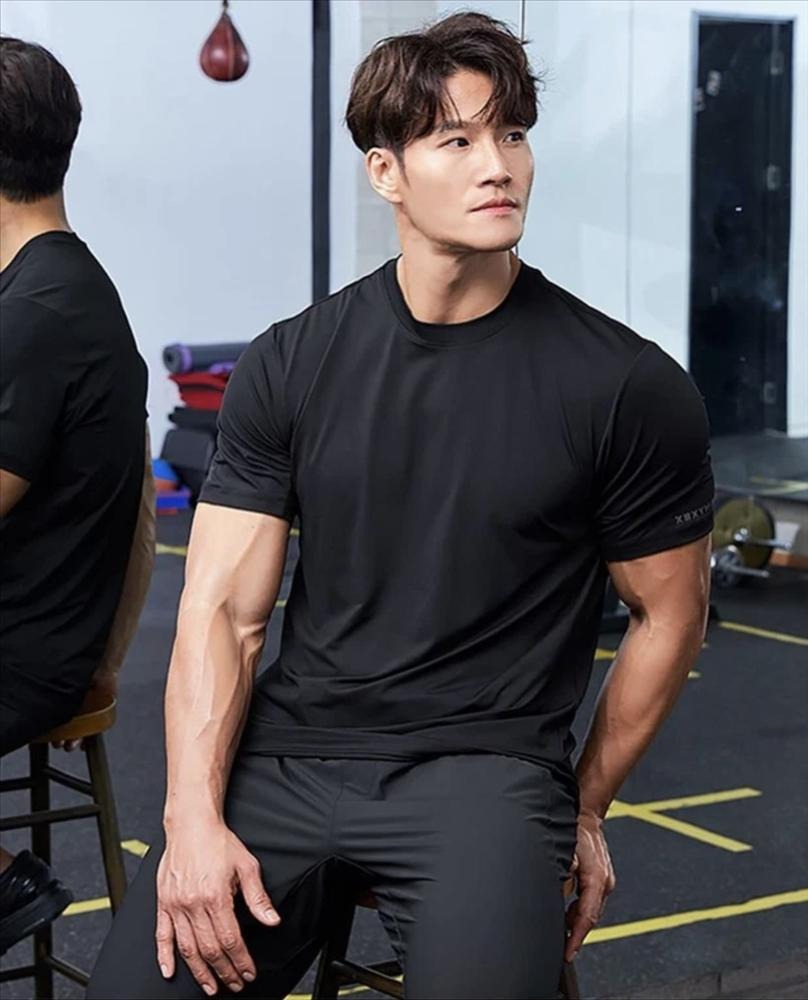 Kim Jong Kook lần đầu hé lộ nhà riêng làm dàn sao muốn