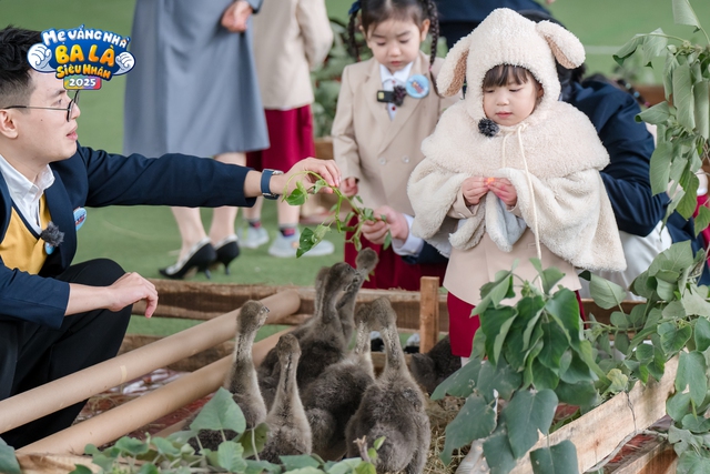 Phản ứng bất ngờ của con trai Lê Dương Bảo Lâm khi bố đóng vai người lạ- Ảnh 4.