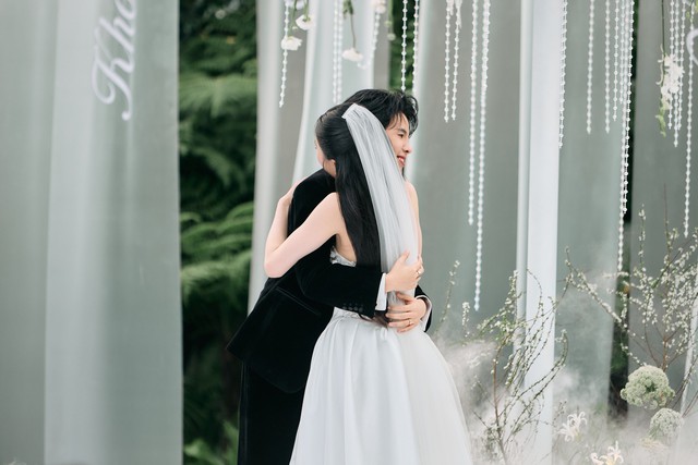 kemfotos-36-17394326317631425356880-1739436814194-17394368144362065522180-1739717113425215664776 "Ông mai" sắp xếp cuộc gặp gỡ định mệnh giữa Vũ Cát Tường và vợ 5 năm trước là ai? kemfotos 36 17394326317631425356880 1739436814194 17394368144362065522180 1739717113425215664776