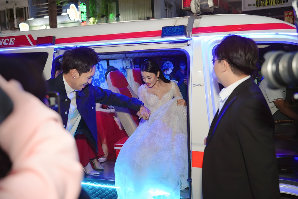 Lời xin lỗi ngày càng mất giá ở showbiz Việt!- Ảnh 2.