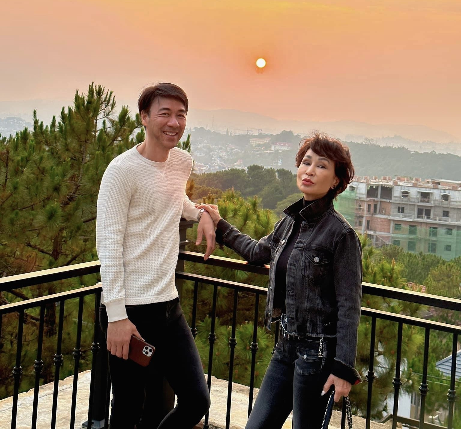 Nữ ca sĩ 1 lần đò, lấy chồng 2 kém 13 tuổi vì dính bầu: Hôn nhân viên mãn, gia đình toàn ngôi sao ca nhạc- Ảnh 5.