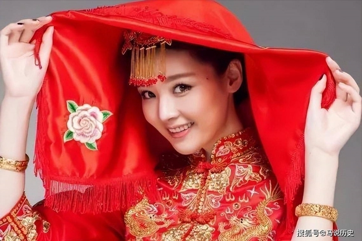 Bí ẩn đằng sau chiếc khăn voan đỏ trong hôn nhân Trung Hoa cổ đại- Ảnh 2. Bí ẩn đằng sau chiếc khăn voan đỏ trong hôn nhân Trung Hoa cổ đại- Ảnh 2.