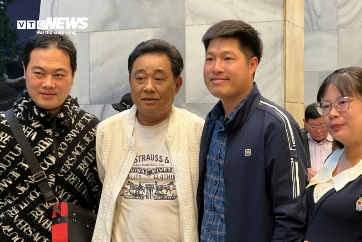 "Táo quân" ngày đầu ghi hình: Phe vé tranh giành khách, ế ẩm do hét giá cao khan1 22270765 1736991474076 17369914742032041036249