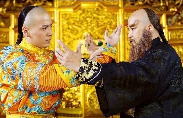 Ngao Bái vừa nhìn thấy Khang Hy liền cởi áo: Hoàng đế bật khóc nức nở và đưa ra quyết định khó khăn- Ảnh 6.