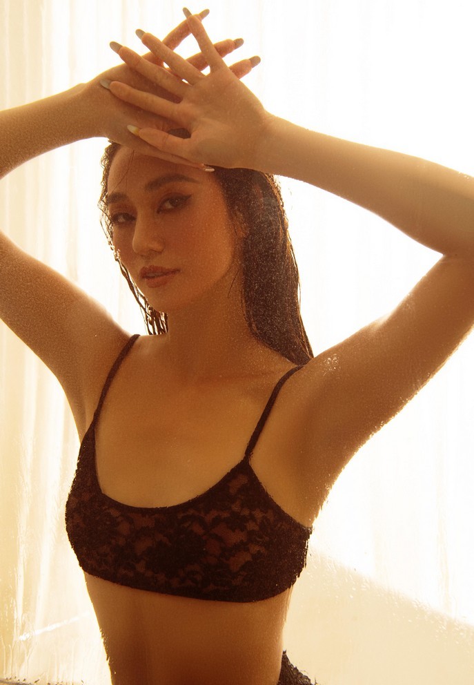 Vbiz có mỹ nhân hở bạo: U40 nhưng body như