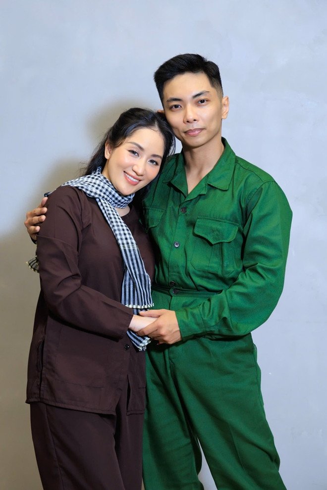 khanh-thi-11-1749373251-19-width660height990 Mối tình lệch tuổi của Khánh Thi - Phan Hiển từ tranh cãi đến hôn nhân viên mãn - 11