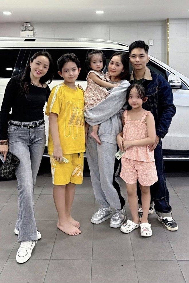 khanh-thi-13-1749373297-401-width660height990 Mối tình lệch tuổi của Khánh Thi - Phan Hiển từ tranh cãi đến hôn nhân viên mãn - 13