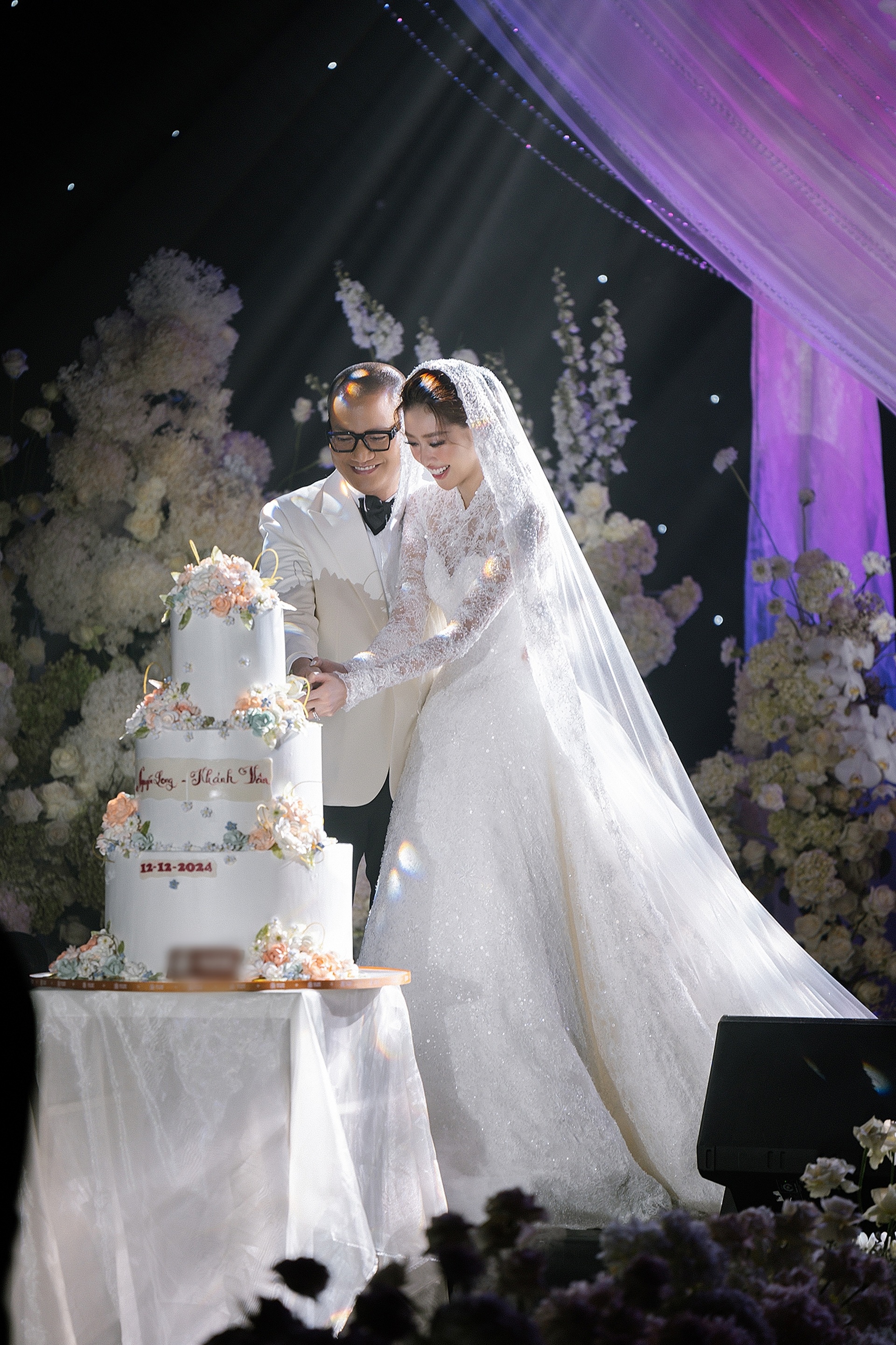 Hoa hậu Việt lấy chồng hơn 17 tuổi đã có con riêng, lộ thái độ thật ngay tại đám cưới- Ảnh 3.