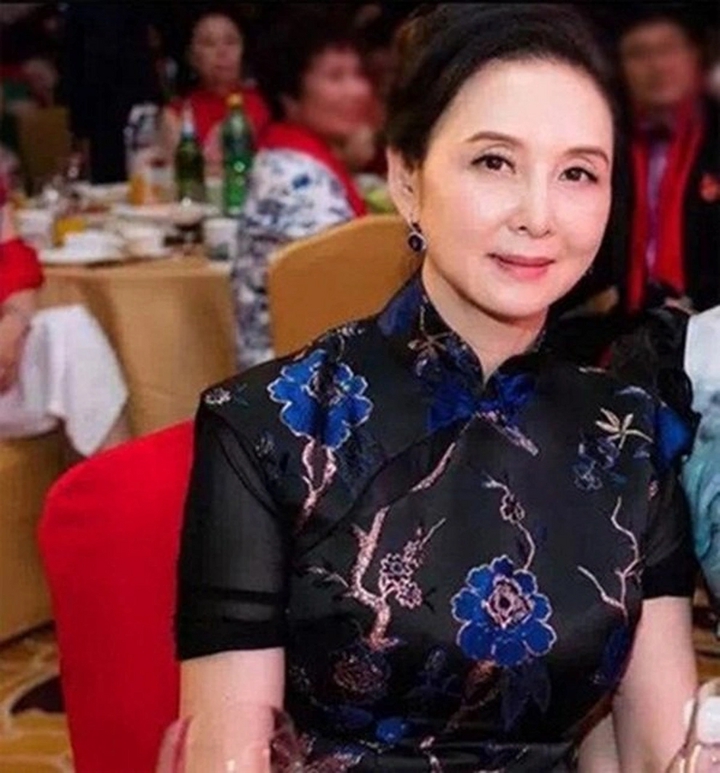 Đời tư kín tiếng ít ai biết của Hằng Nga đẹp nhất Đời tư kín tiếng ít ai biết của Hằng Nga đẹp nhất