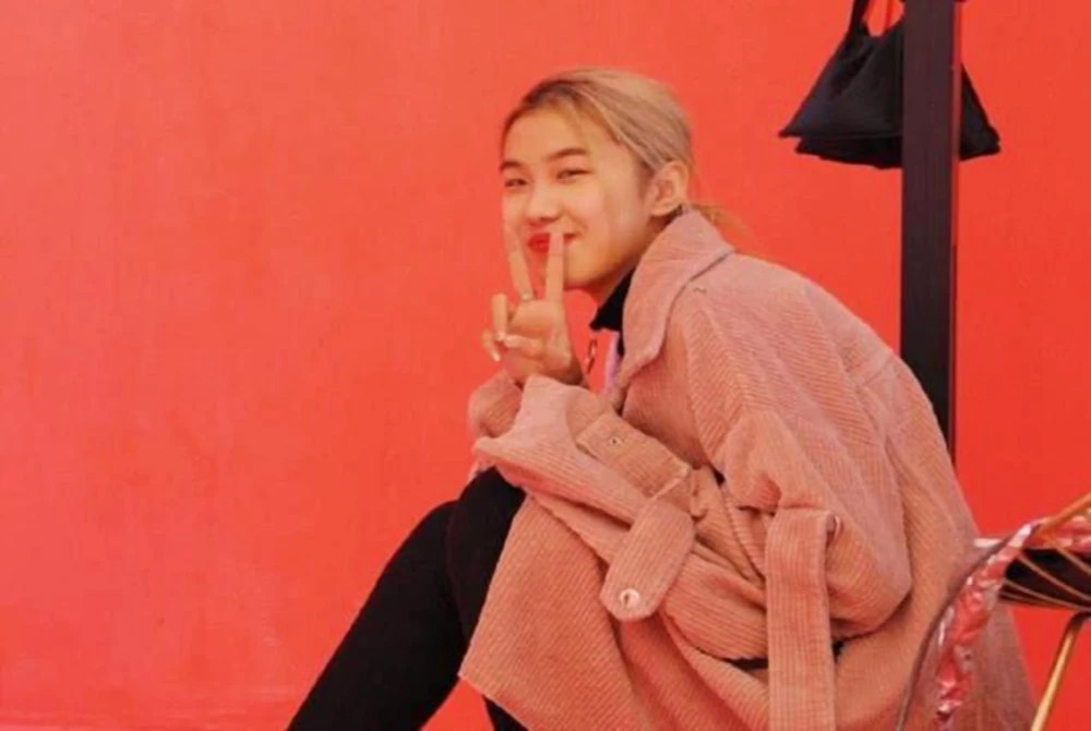 “Em bé khổng lồ” 16 tuổi vẫn được bảo mẫu bón cơm, cắt móng chân, tiêu vặt gần 200 triệu đồng/ngày hiện giờ ra sao?- Ảnh 8.