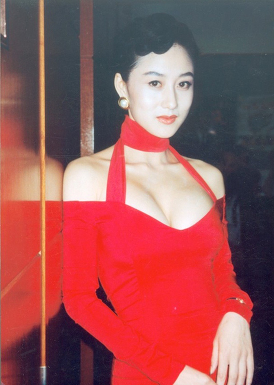 Hoa hậu nắm trong tay 7.000 tỷ, có cuộc sống bí ẩn nhất showbiz là ai?- Ảnh 2.