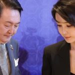 Chiếc vòng cổ đính kim cương khiến cựu đệ nhất phu nhân Hàn Quốc vướng lao lý kim 17550733340151446363566 1755078276413 17550782859471867070301 0 0 750 1200 crop 1755078305086396372576jpeg