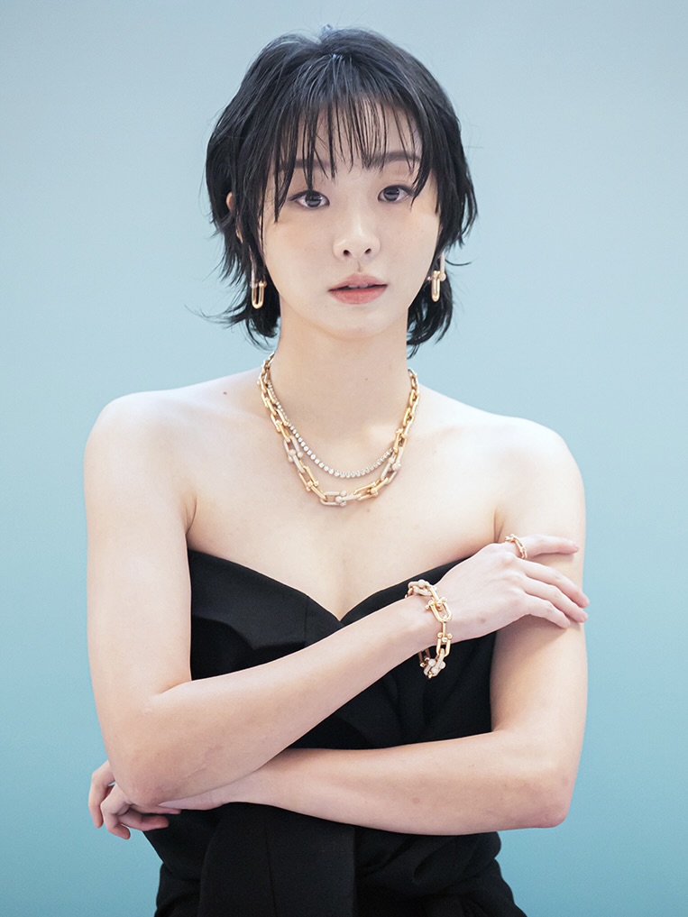 Đóa hoa độc lạ của showbiz: Từ Đóa hoa độc lạ của showbiz: Từ