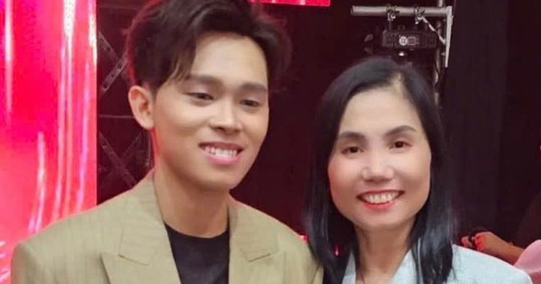 Fan nữ liên tục tặng tiền, vàng cho Hồ Văn Cường 30 Fan nữ liên tục tặng tiền, vàng cho Hồ Văn Cường kim khoa 1 5455 8401 1738306087830 1738306087976416505015 60 0 398 645 crop 1738306146670149255656jpg