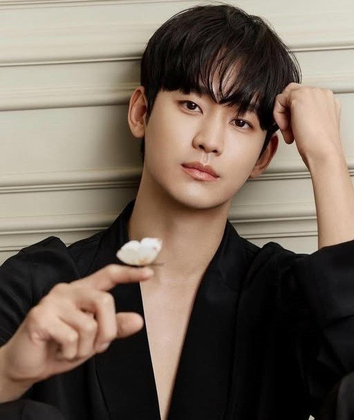 Hot: Truyền thông khui Kim Soo Hyun hẹn hò thêm 1 nữ diễn viên, đang cố bảo vệ đối phương khỏi bão drama- Ảnh 3.