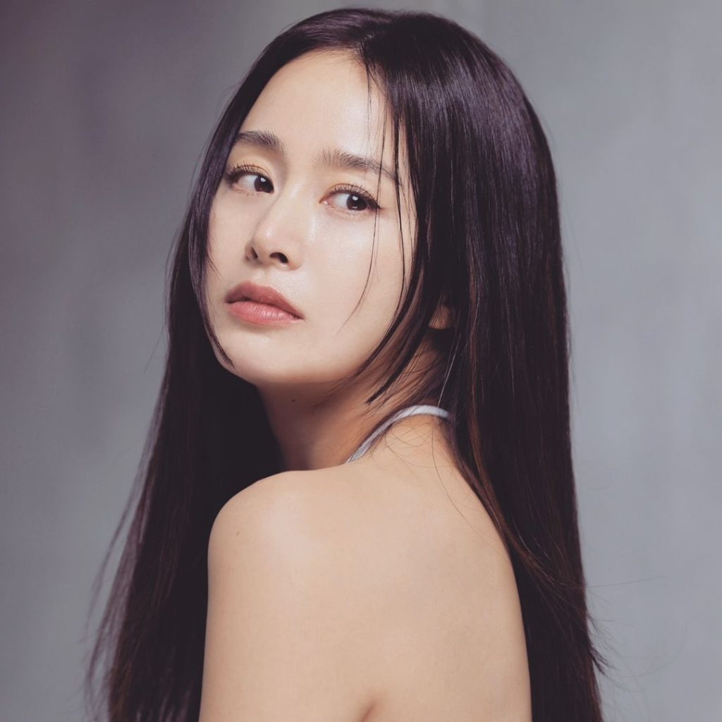 Kim Tae Hee khổ sở vì quá đẹp!- Ảnh 7. Kim Tae Hee khổ sở vì quá đẹp!- Ảnh 7.