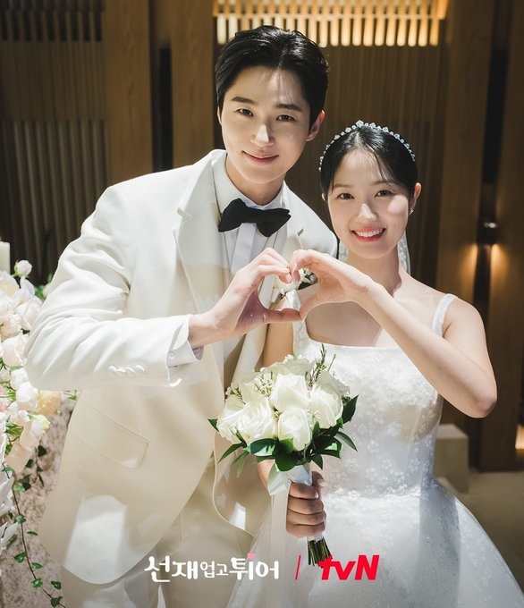 Bức ảnh chụp bóng lưng của cặp đôi bị đồn phim giả tình thật gây kinh ngạc- Ảnh 4. Bức ảnh chụp bóng lưng của cặp đôi bị đồn phim giả tình thật gây kinh ngạc- Ảnh 4.