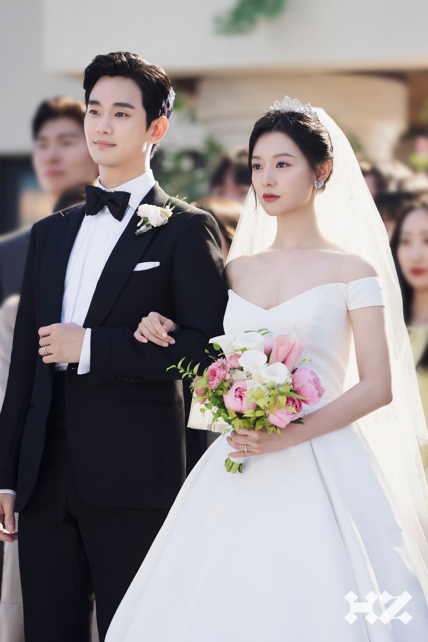 Kim Soo Hyun được chọn còn Kim Ji Won phải Kim Soo Hyun được chọn còn Kim Ji Won phải