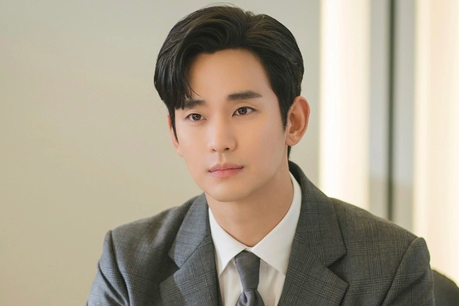"Kim Soo Hyun là nạn nhân của 1 vụ lừa đảo quốc gia vô tiền khoáng hậu" kim4 1741921347 5282 1741921534 1761627156611 17616271569331505873301