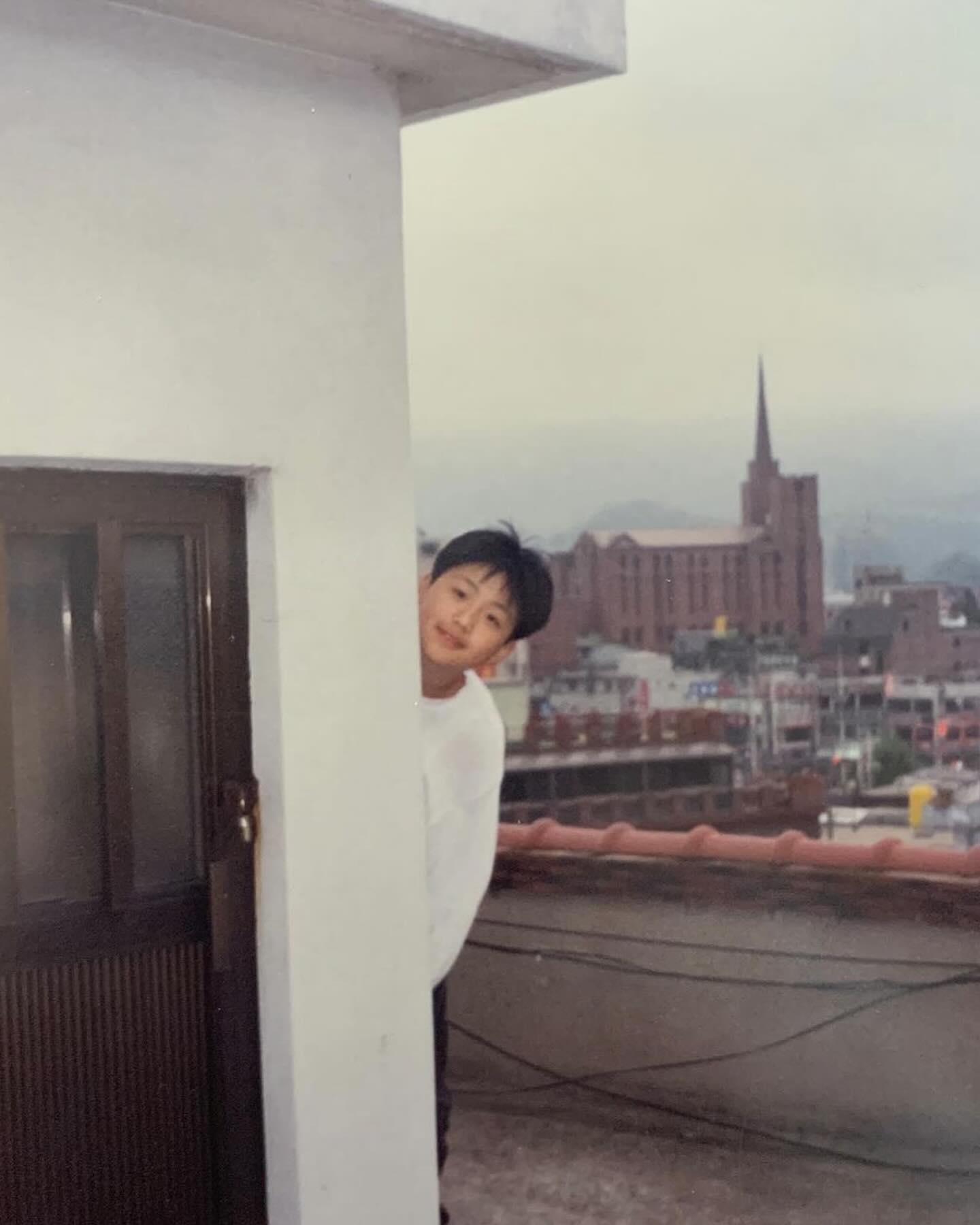 Mỹ nam đình đám cùng chạy bộ với Suzy ở Hồ Tây là ai?- Ảnh 1.