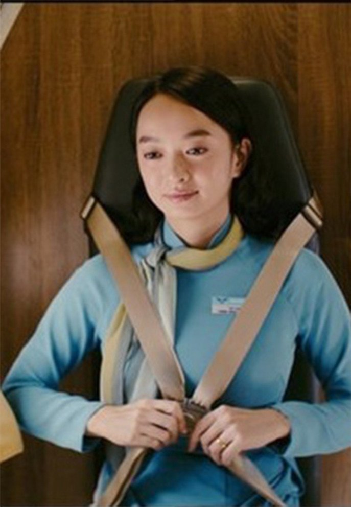 kn2-1755048967-612-width687height992 Kaity Nguyễn đảm nhận vai nữ tiếp viên hàng không bị không tặc uy hiếp.